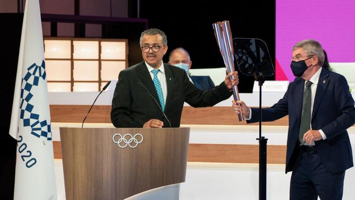 Tedros Adhanom Ghebreyesus s olympijskou pochodní