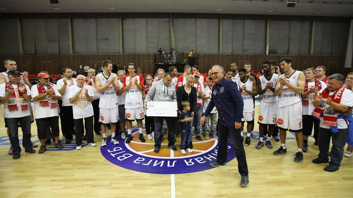 Basketbalisté Nymburka pomáhají!