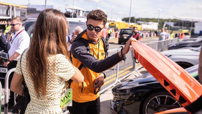 Nová láska na obzoru? Hvězda F1 randí s bývalkou slavného fotbalisty