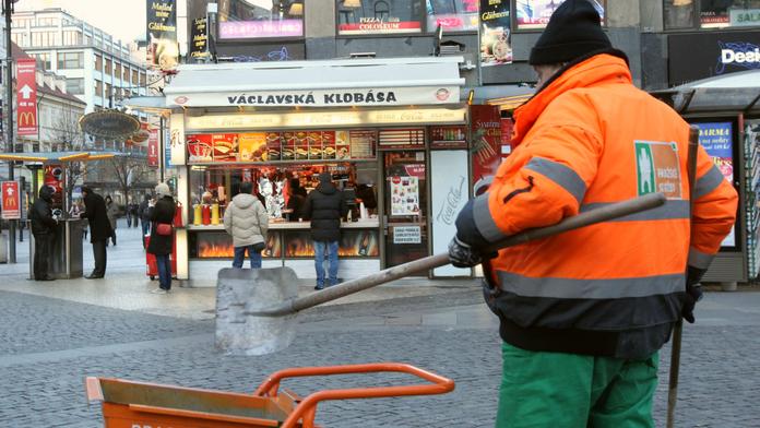Lidé bez práce nemusí pracovat pro stát, rozhodl Ústavní soud