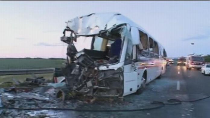 ŠOK! Za smrtelnou tragédií českého autobusu je ALKOHOL. Řidič kamionu měl 4 promile!