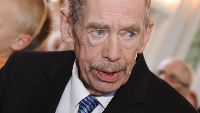 UNAVENÝ HAVEL i přes SLABOST oslavil 75. NAROZENINY