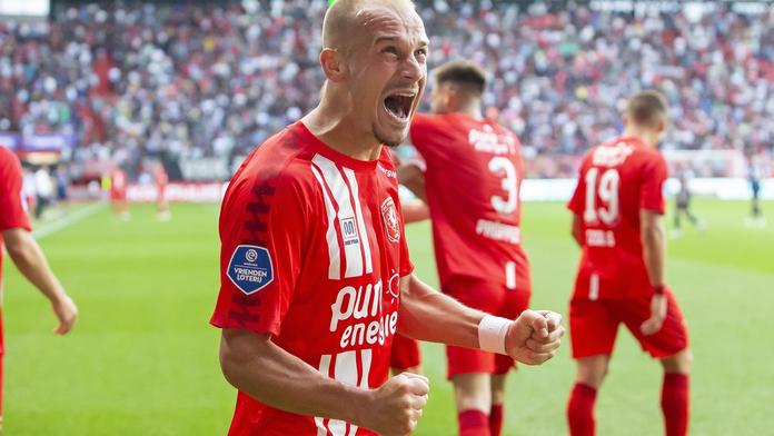 Čeští fotbalisté v zahraničí válí! Černý i Krmenčík střílí ostrými