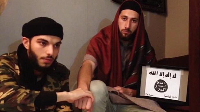 Policie identifikovala oba vrahy z kostela. Pro ISIS natočili video