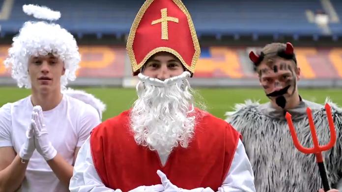Mikuláš dorazil na stadiony pražských S. Byli jste letos hodní, ptá se Vácha