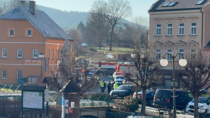 V bytě střelce z Chřibské našli další zbraně i střelivo. Útokem prý řešil osobní problémy