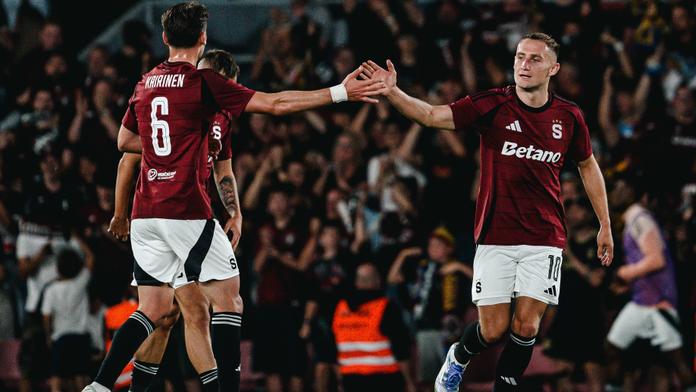 Slavící fotbalisté Sparty