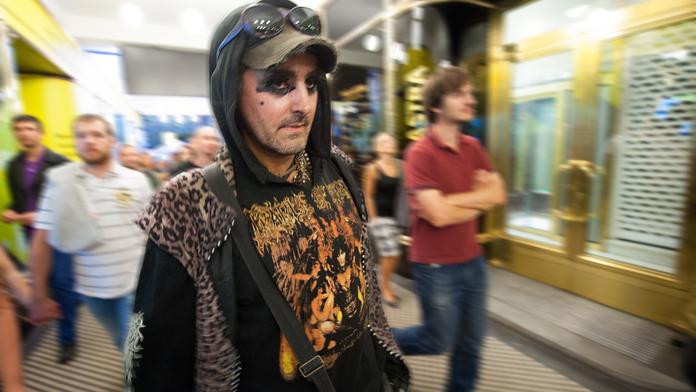 Karim provází podsvětím: Drogy, prostituce a mafie v centru Prahy!