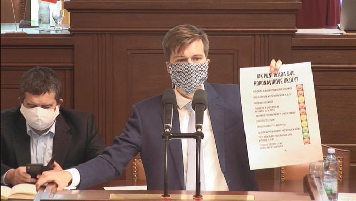 Opozice reaguje na opatření: "Babiš způsobil zdravotnickou katastrofu"