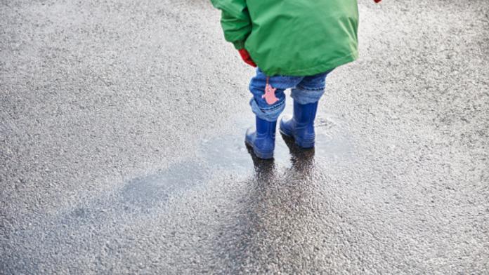 V Litvínově za garážemi našli opuštěného chlapečka (4)