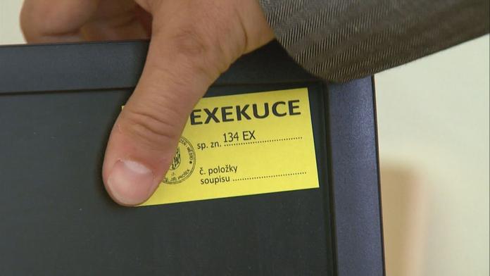 Exekutoři neprávem využívali údaje tisíců lidí! Chybu udělalo ministerstvo