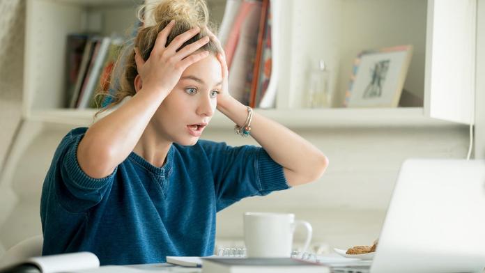 Česká banka varuje před vlnou útoků na internetu. Rady, jak se nenechat napálit