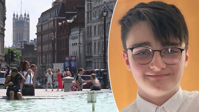 Vlna veder drtí Velkou Británii: Rozteklé silnice i dětské oběti