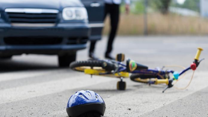 Ve Zruči nad Sázavou srazilo auto dítě! Pro chlapce přiletěl vrtulník