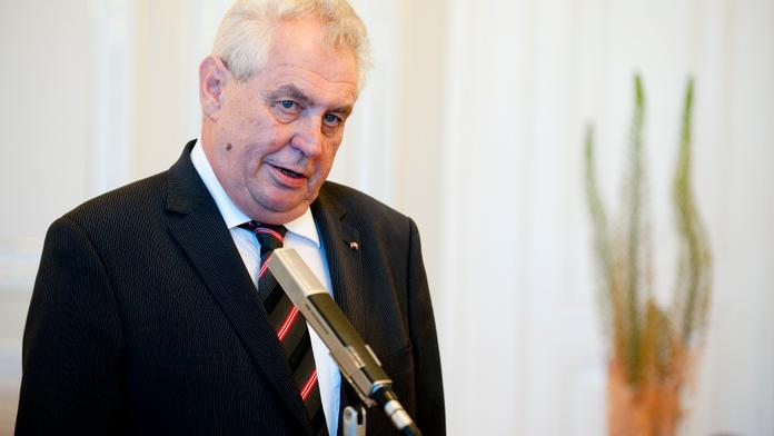 SLEDUJTE ŽIVĚ: Zeman řekne, jak mu bylo, když na něj letělo vejce