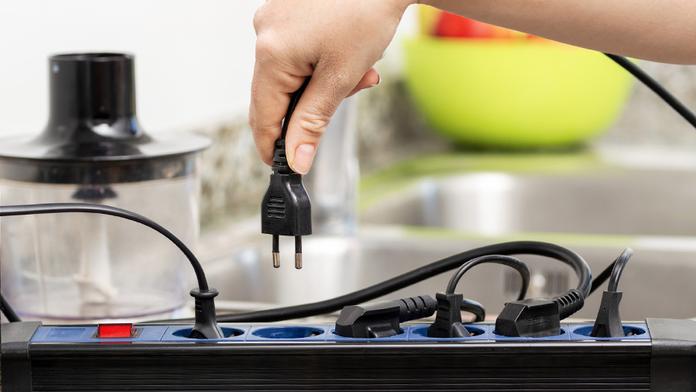 Vypínáním spotřebičů ze zásuvky můžete ušetřit tisíce, říká expert