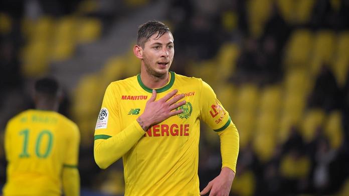 Nantes stále nedostalo peníze za Salu, Cardiff vyšetřuje FIFA