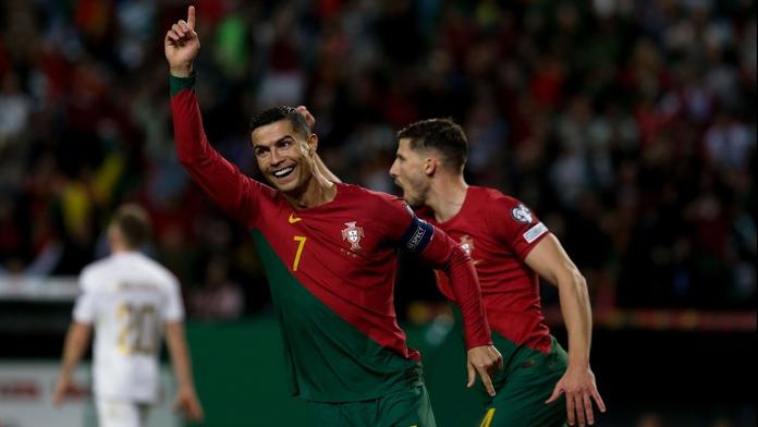Dánsko ostudně padlo v Kazachstánu, Ronaldo dal opět dva góly