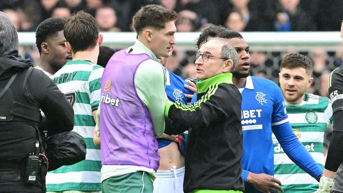 Emoce v glasgowském derby. Ve strkanici byl aktivní i Čvančara