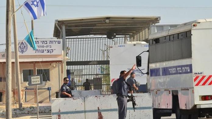 Z izraelského vězení utekli palestinští radikálové, lžícemi vykopali tunel