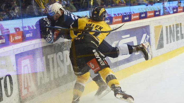 Neporažený Třinec! Sparta veze výhru z Plzně. Litvínov dostal šestku