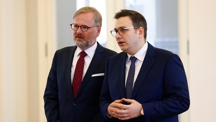 Situaci na Rhodu řeší ministři. Připravená jsou vládní i armádní letadla