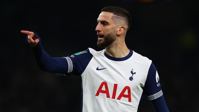 Děsivý moment se šťastným koncem. Hráč Tottenhamu poslal dobré zprávy
