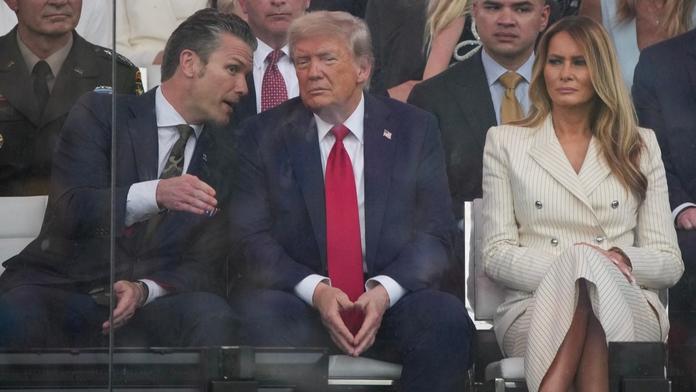 Donald a Melania Trumpovi na vojenské přehlídce