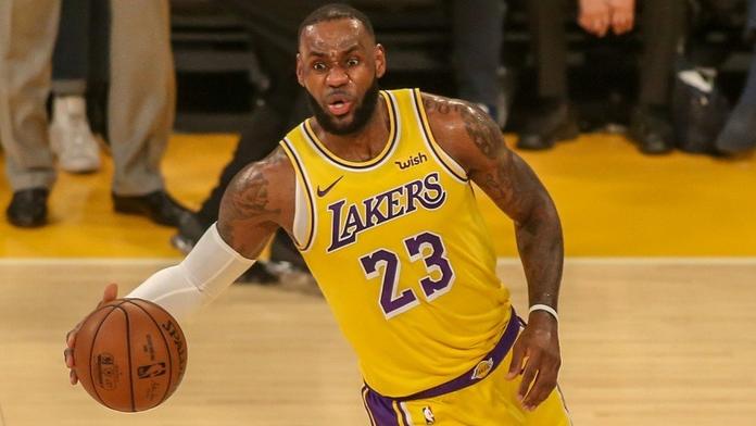 LeBron James zářil. LA Lakers dovedl k výhře nad Denverem!