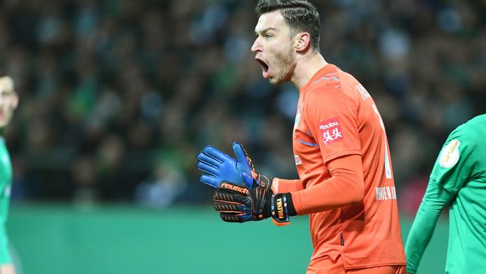 Pavlenka pokračuje v Brémách. Český brankář prodloužil po postupu smlouvu