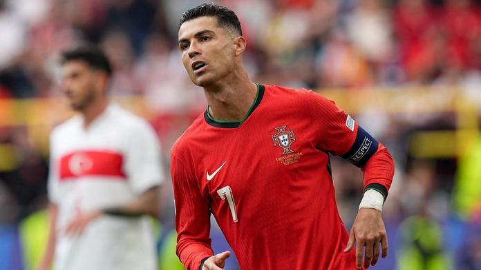 Portugalci slaví postup do osmifinále. Ronaldo asistoval a má rekord