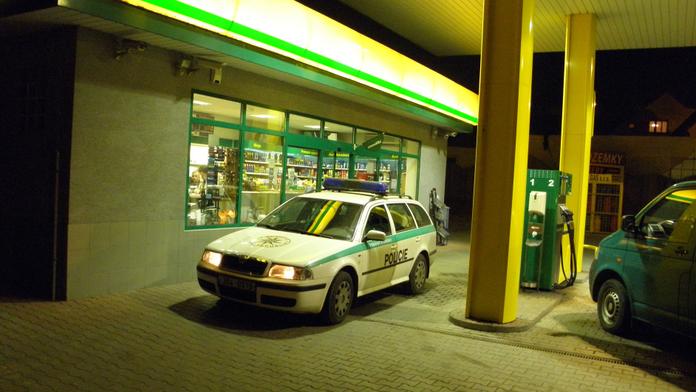 REKORDMANI! Opili se a vyrazili na benzínky, za hodinu stihli přepadnout čtyři