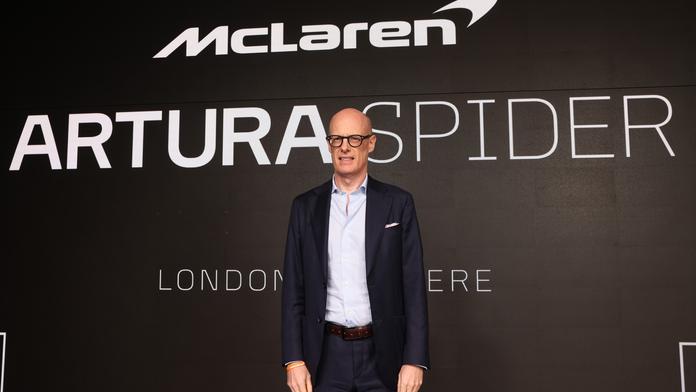 Michael Leiters na loňské premiéře nového vozu McLaren Artura Spider v Londýně.