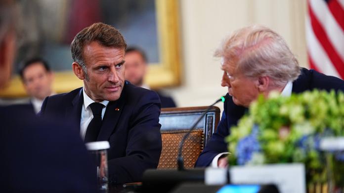 Macron chce proti Trumpovi nasadit nejsilnější zbraň EU. Ještě nikdy nebyla použita