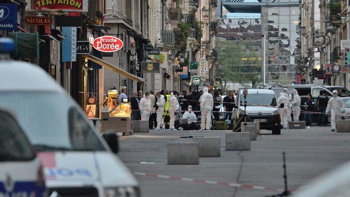 Policie dopadla útočníka z Lyonu! Při výbuchu zranil třináct lidí