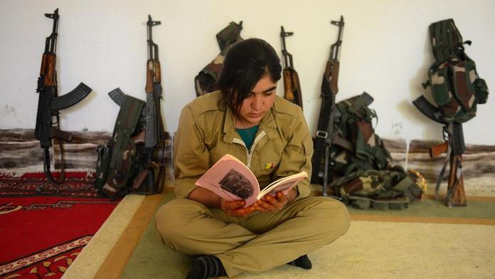 Ženy jdou do boje s ISIS! Teroristky chtějí pobít hrdlořezy