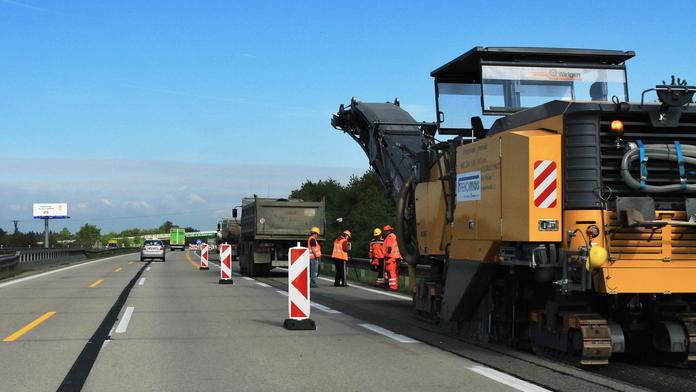 Pořád dokola! Jeden pruh opravili, druhý mezitím zničily kolony