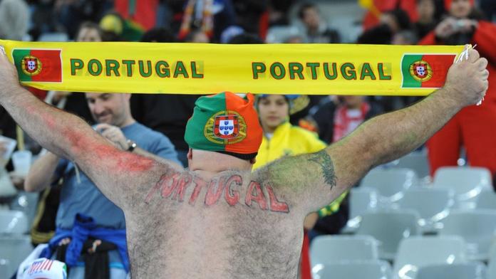 Fanoušek Portugalska jel na EURO na kole. Urazil 3600 kilometrů