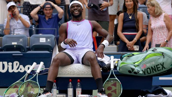 Extrémní vedra na US Open. Tenisté na kurtu omdlévají, jeden se i pozvracel
