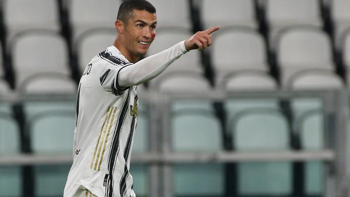 Ronaldo dvěma góly sestřelil Cagliari. Juventus je druhý