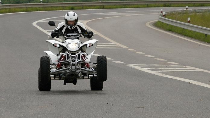 Řidičák na čtyřkolku musí být jako na auto