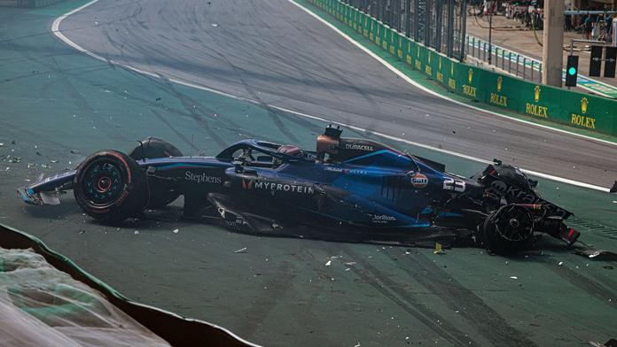 Albon v závodě F1 opět boural. Ošklivě se srazil s Ricciardem