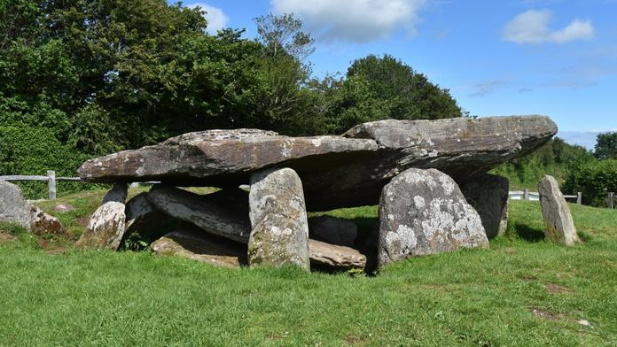Tudy kráčel obr, kterého zdolal král Artuš. Archeologové rozjeli výzkum