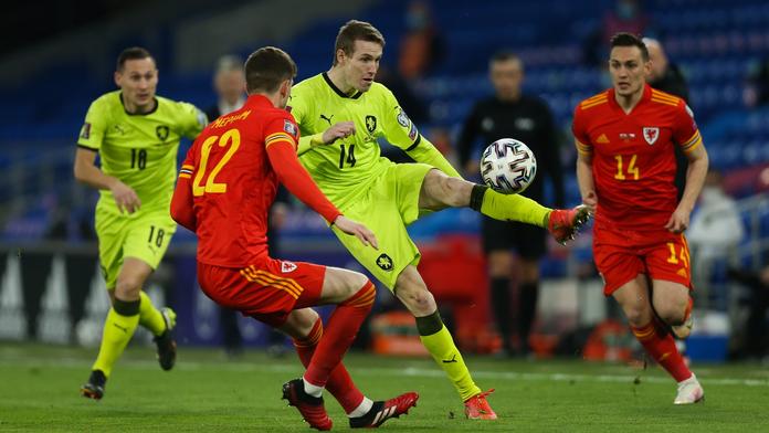 Češi Wales přestříleli, po inkasované brance v závěru ale prohráli 0:1