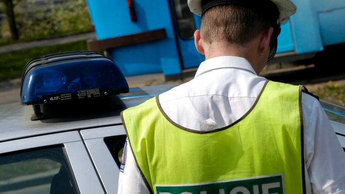 Policista nadýchal 2,6 promile, skončil v poutech na stanici