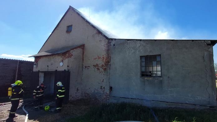 Na Jihlavsku hořel teletník. V ohni zahynulo devět zvířat