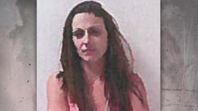 Sex na parkovišti, pak si obouvala cheeseburger! Žena rozhodila policisty