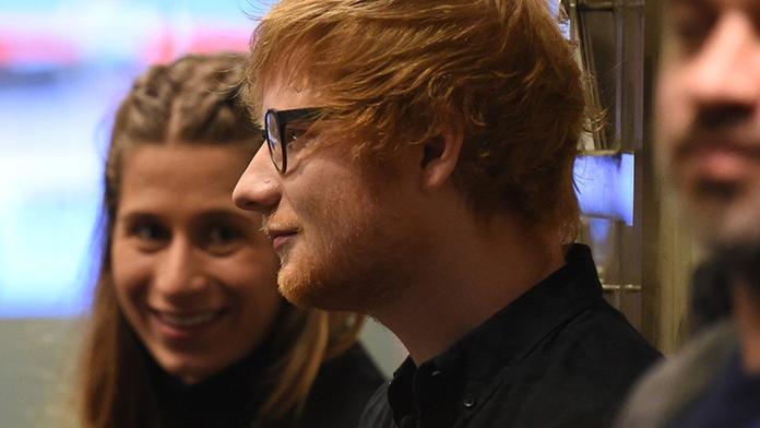 Ed Sheeran šokoval fanoušky: Tajně se oženil s láskou ze střední!