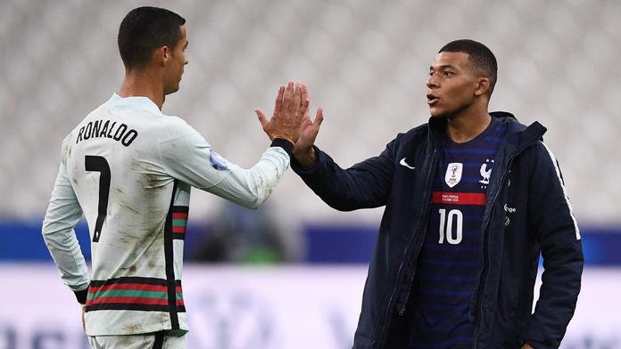 Mbappé si splnil sen. S Ronaldem a bundou Realu pózoval už jako dítě