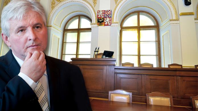 Vláda odborníků možná projde. 80 poslanců má obří dluhy a nechtějí přijít o koryta